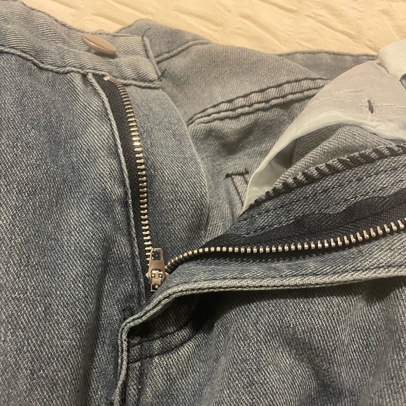 Trendy Mid-rise Baggy Wide-leg Jeans Size: Small - Picture 2 of 2